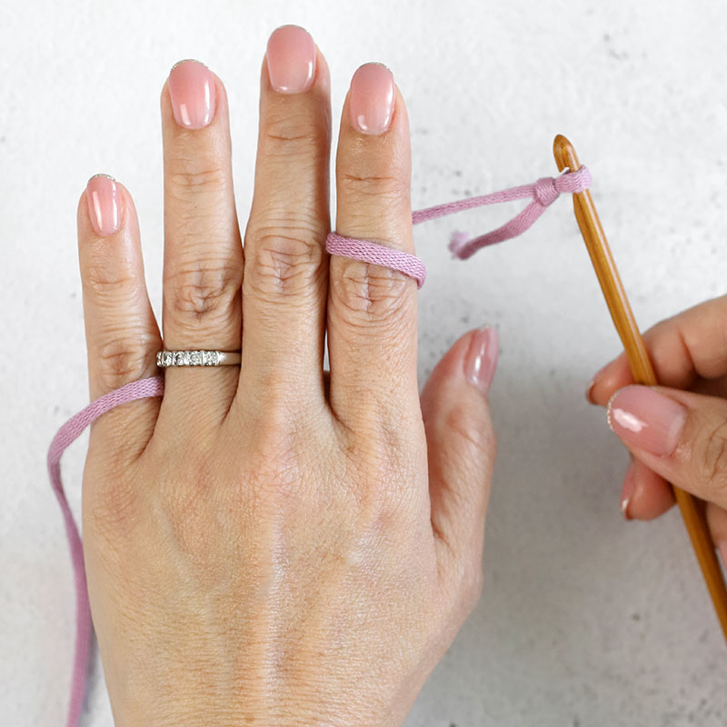 how to hold yarn in crochet