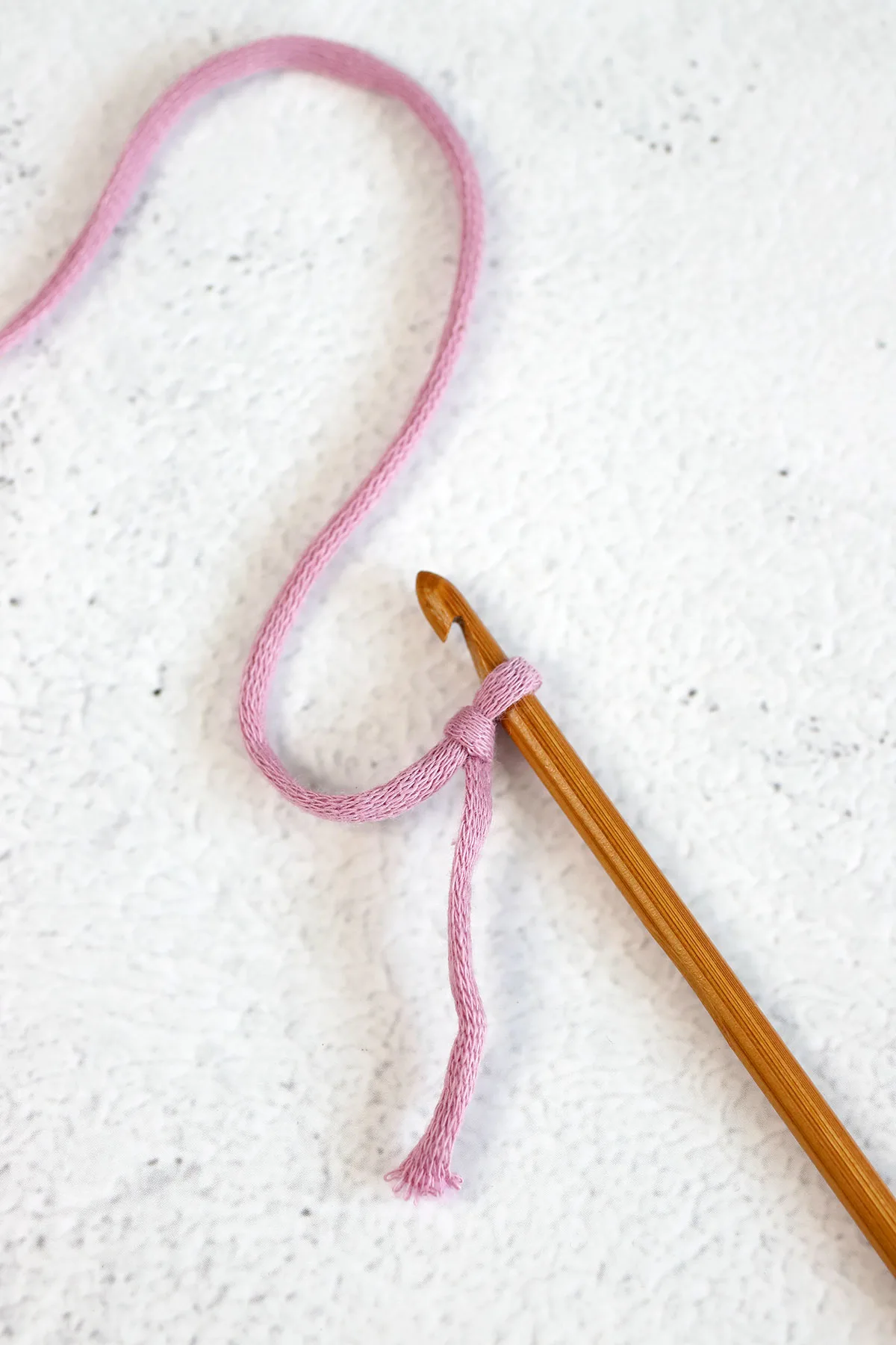 how to make a slip knot in crochet - 3 easy methods