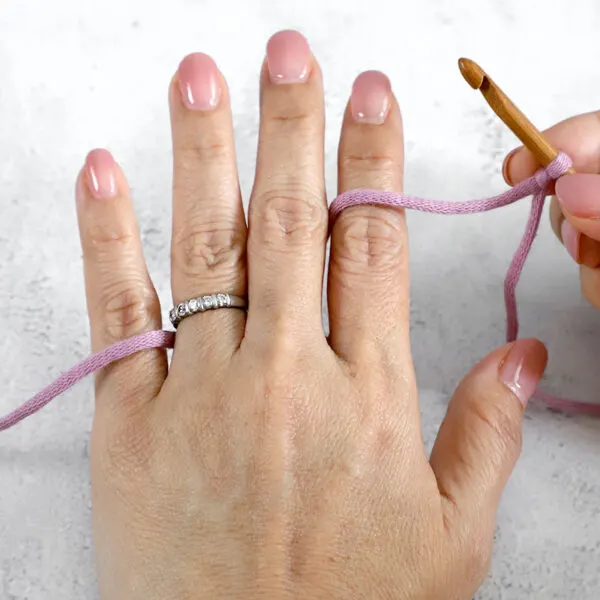 how to hold loose yarn tension in crochet