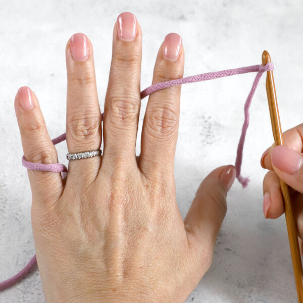 how to hold moderate yarn tension in crochet