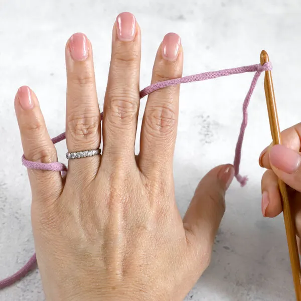 how to hold moderate yarn tension in crochet