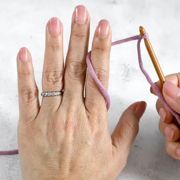 how to hold loose yarn tension in crochet