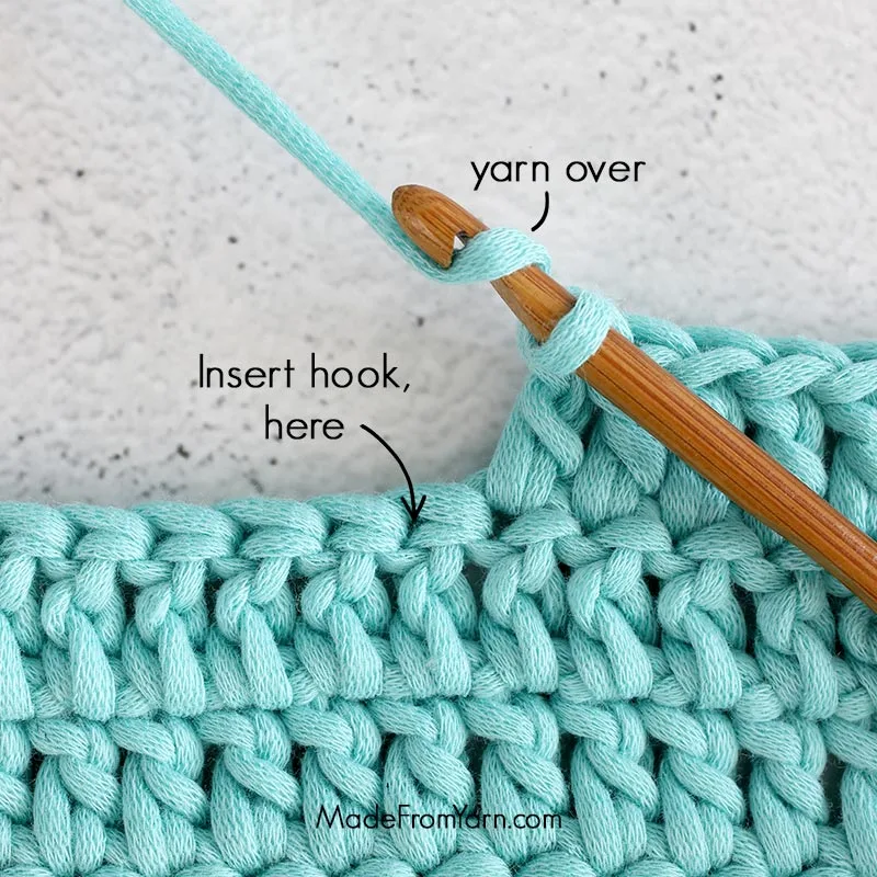 how to crochet dc stitch step 1, yarn over