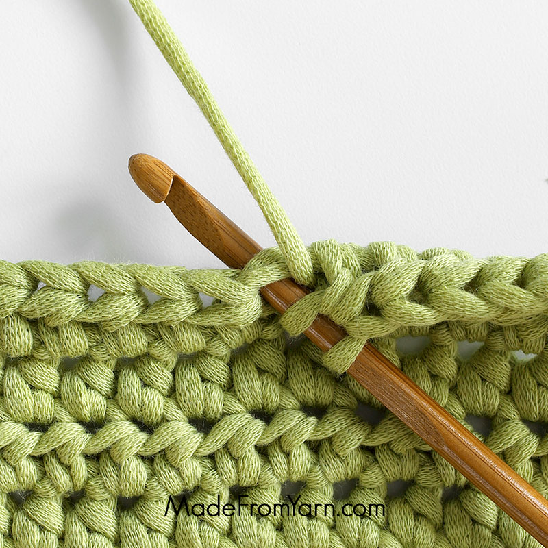 how to crochet hdc, step 2
