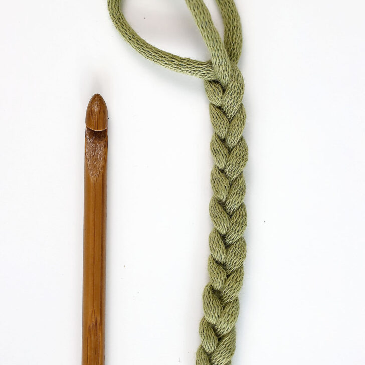 how to crochet a chain stitch, a beginners must know