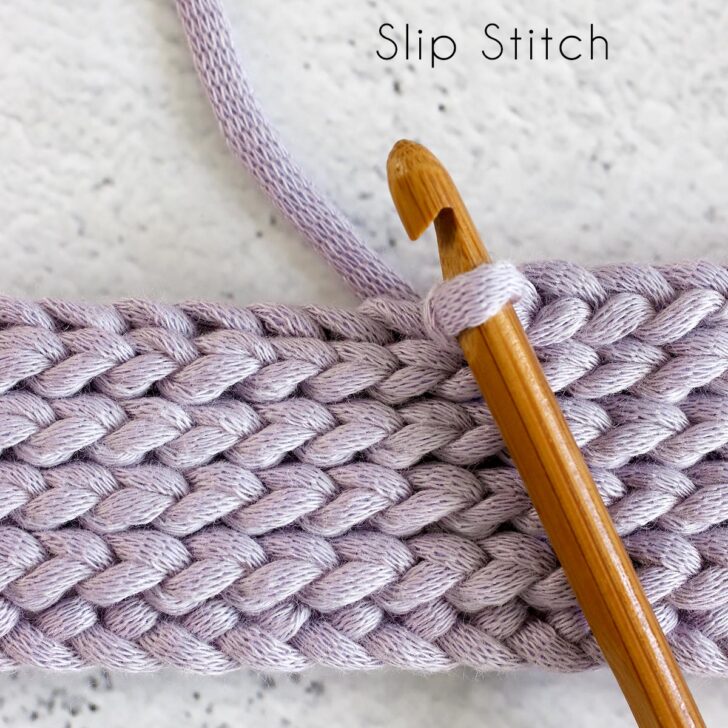 how to crochet slip stitch for beginners, easy step by step instructions with pictures.
