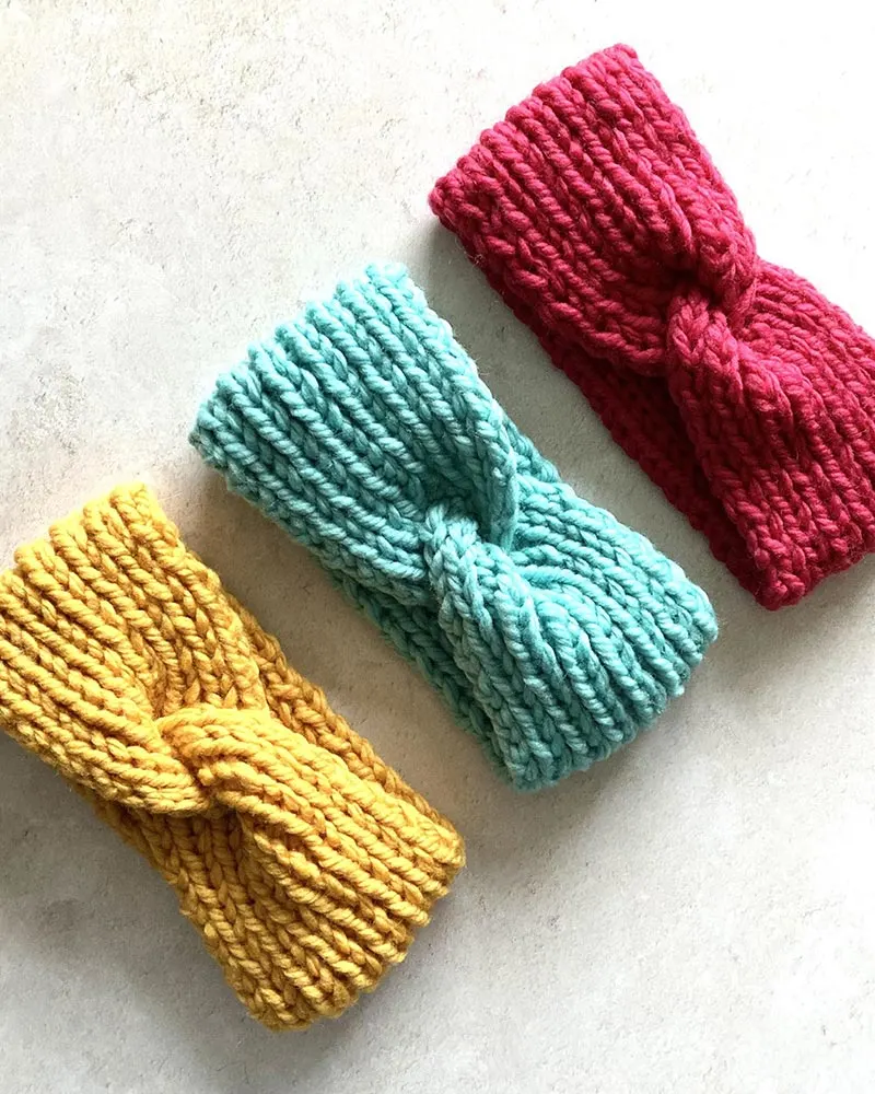 Elevate your winter accessories with this chunky headband, offering comfort and style.