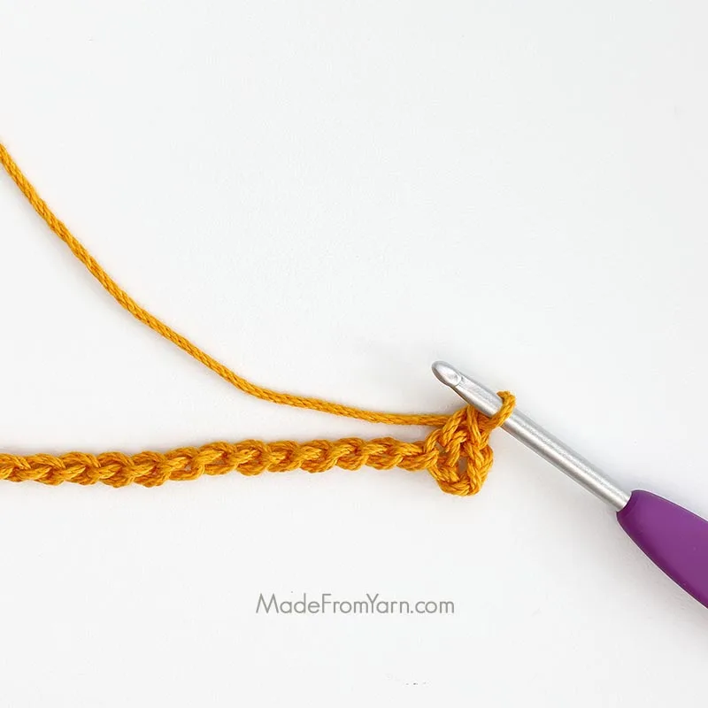 Learn how to crochet moss stitch with this step-by-step tutorial, in flat rows. It's a popular stitch used in many crochet patterns.