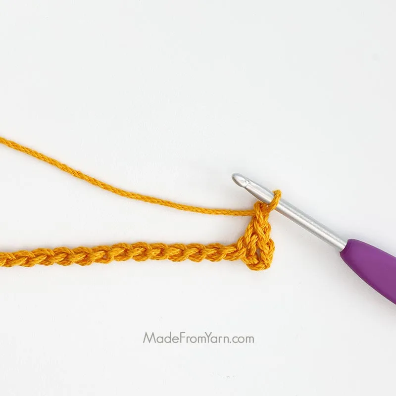 Learn how to crochet moss stitch with this step-by-step tutorial, in flat rows. It's a popular stitch used in many crochet patterns.