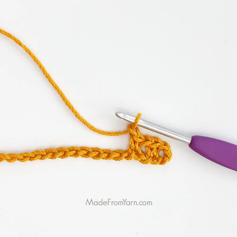 Learn how to crochet moss stitch with this step-by-step tutorial, in flat rows. It's a popular stitch used in many crochet patterns.