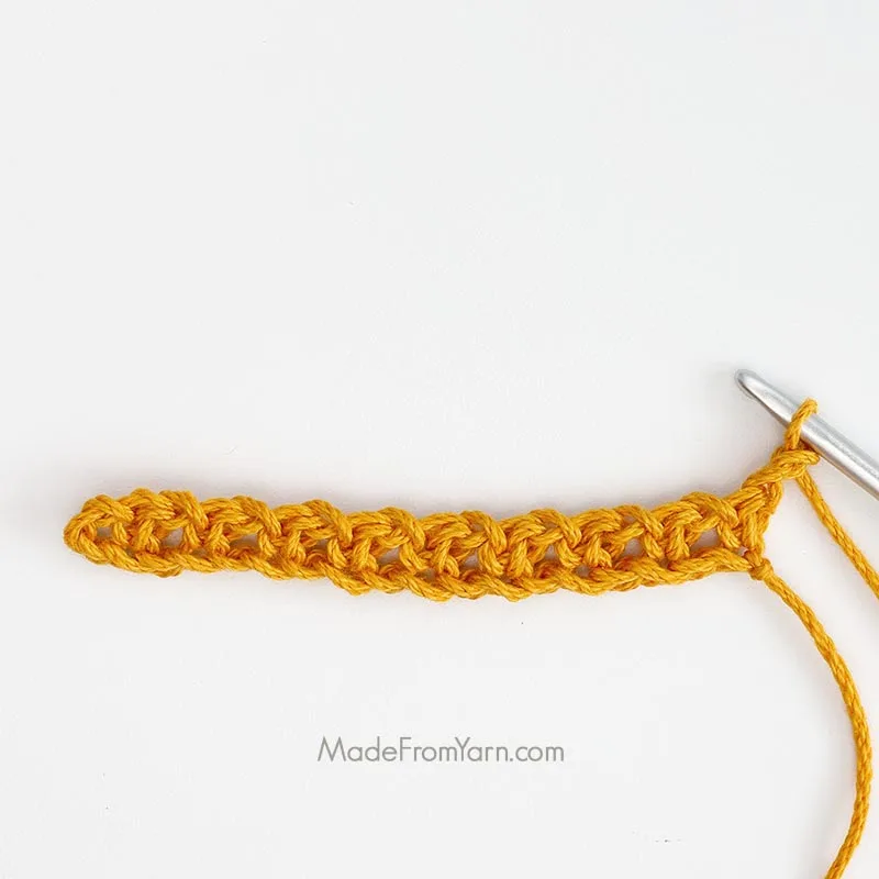 Learn how to crochet moss stitch with this step-by-step tutorial, in flat rows. It's a popular stitch used in many crochet patterns.
