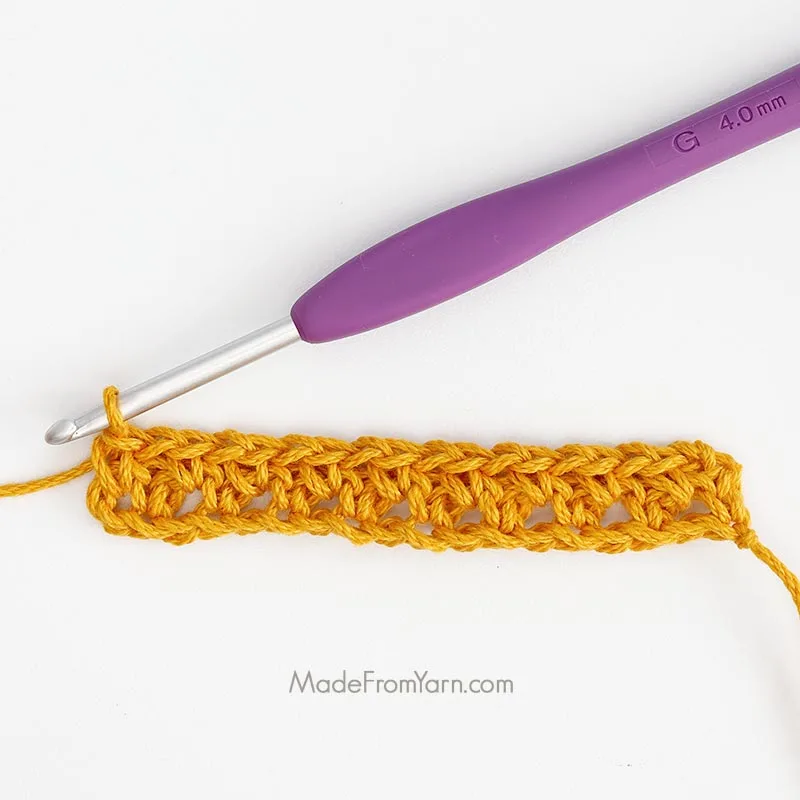Learn how to crochet moss stitch with this step-by-step tutorial, in flat rows. It's a popular stitch used in many crochet patterns.