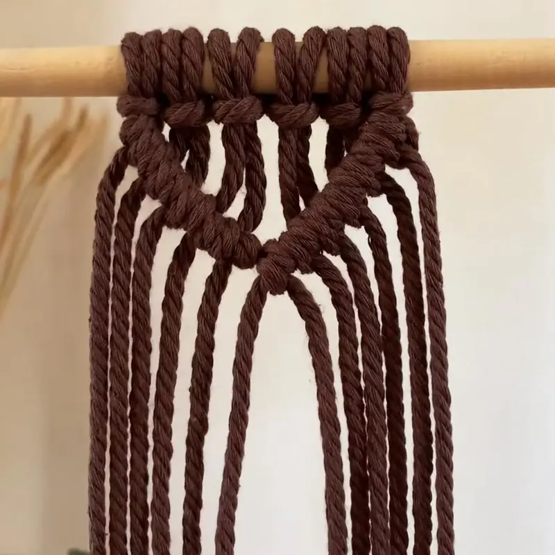 As mentioned above, the Double Half Hitch Knot can be made diagonally. It's straightforward to make, and its method is identical to the Horizontal Double Half Hitch Knot.