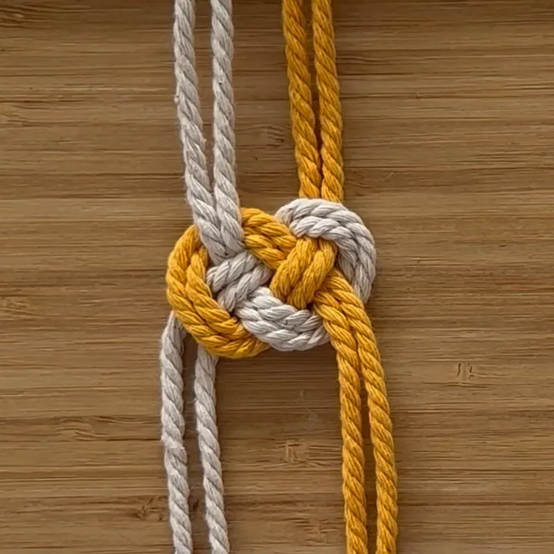 The Josephine Knot is one of the most creative knots a beginner can learn! Though it seems delicate and complicated to make, it's actually very simple. Doesn't it look like a pretzel? Here's